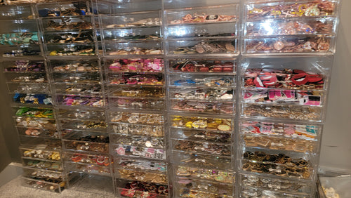 THE LUXE NK GLAM CLEAR ACRYLIC JEWELRY / CHARM CASE DISPLAY-CHARMCASE