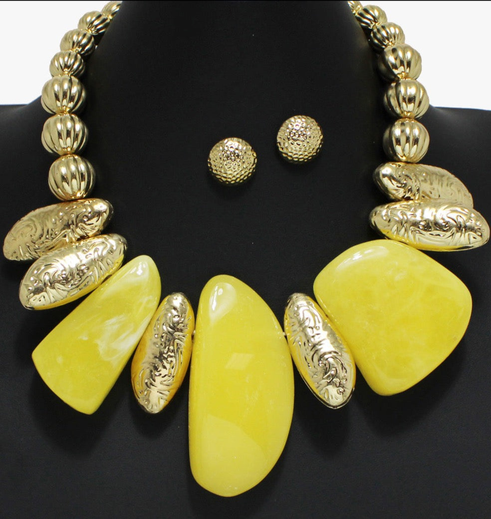 THE LUXE NK GLAM CHUNKY GLASS STONE NECKLACE-JN10463