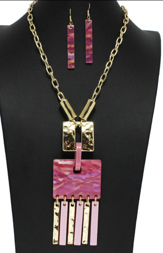 THE LUXE NK GLAM GIRL CLASSIC GEOMETRIC CELLULOID ACETATE NECKLACE-YNE4819