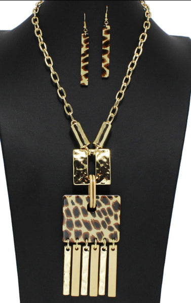 THE LUXE NK GLAM GIRL CLASSIC GEOMETRIC CELLULOID ACETATE NECKLACE-YNE4819