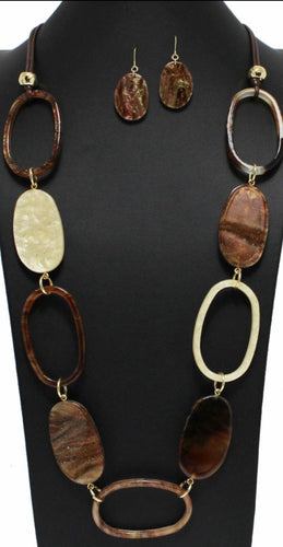 THE LUXE NK GLAM GIRL CLASSIC GEOMETRIC MATTE ACRYLIC LONG NECKLACES-YNE4905