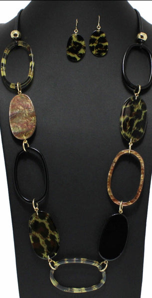 THE LUXE NK GLAM GIRL CLASSIC GEOMETRIC MATTE ACRYLIC LONG NECKLACES-YNE4905