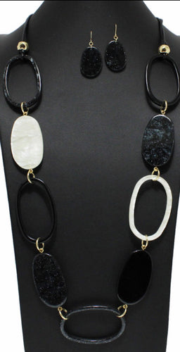 THE LUXE NK GLAM GIRL CLASSIC GEOMETRIC MATTE ACRYLIC LONG NECKLACES-YNE4905