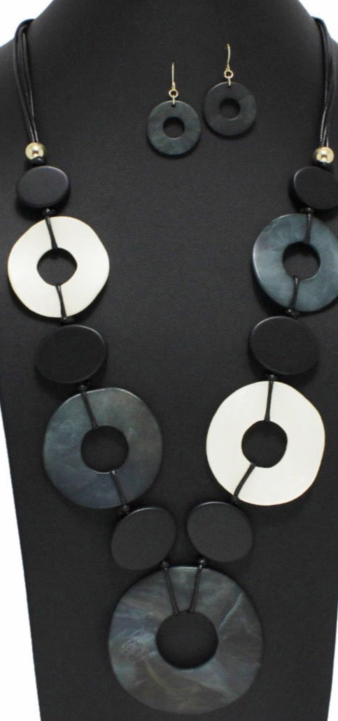 THE LUXE NK GLAM GIRL CLASSIC GEOMETRIC MATTE ACRYLIC LONG NECKLACES-YNE4905