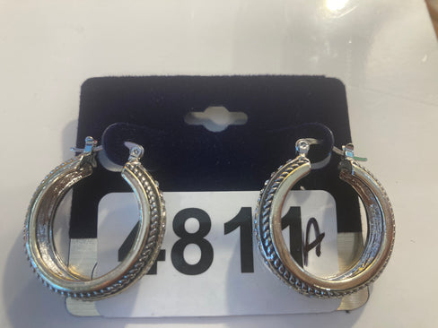 THE LUXE NK GLAM GIRL LUXURY COLLECTION - SILVER/GOLD CZ RHINESTONE HUGS HOOP EARRINGS - ER8357