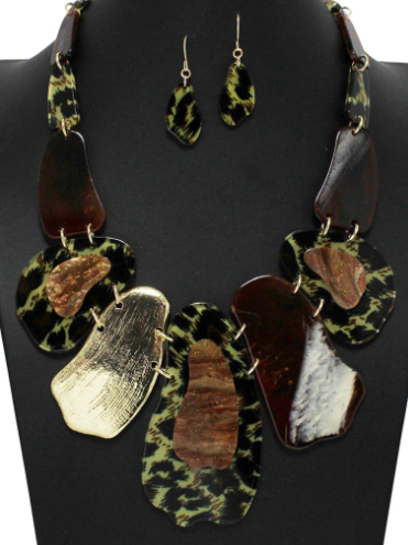 THE LUXE NK GLAM GIRL CLASSIC GEOMETRIC NECKLACE-YNE4900
