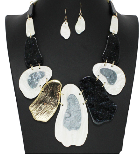THE LUXE NK GLAM GIRL CLASSIC GEOMETRIC NECKLACE-YNE4900
