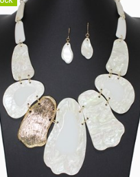 THE LUXE NK GLAM GIRL CLASSIC GEOMETRIC NECKLACE-YNE4900