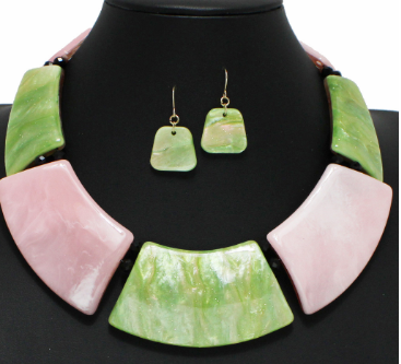 THE LUXE NK GLAM GIRL GEOMETRIC ACETATE NECKLACE-VOLUME 6