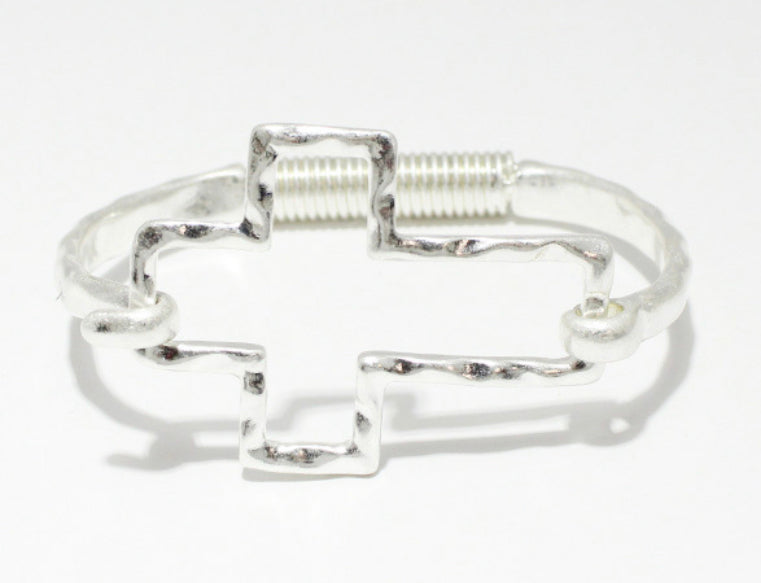 THE LUXE NK GLAM GIRL LUXURY JEWELRY COLLECTION - WORN HAMMERED METAL CROSS BANGLE BRACELET - QB198