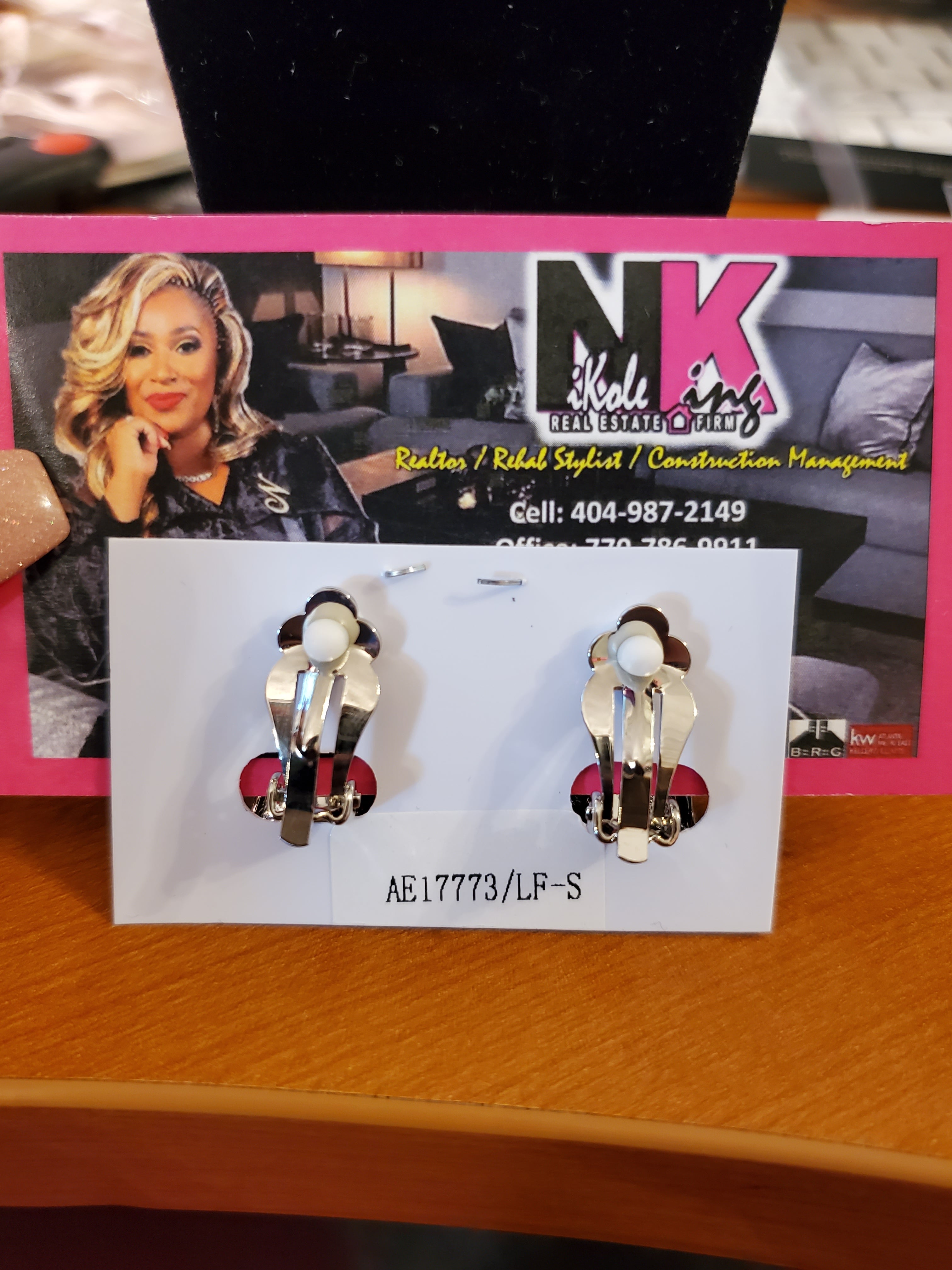 The LUXE CLASSIC NK WIDE HOOP EARRING (CLIP-ON)