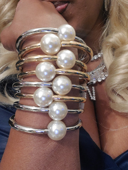 THE LUXE NK GLAM PEARL GOLD BANGLE - J43A