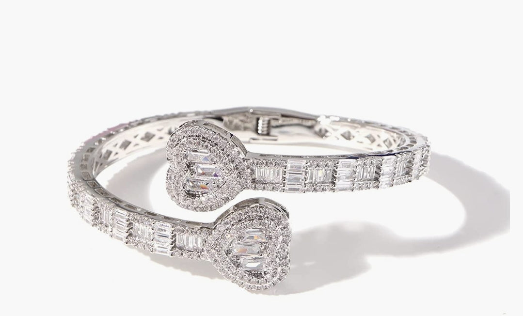 THE LUXE NK GLAM BAUGETTE HEART BANGLE