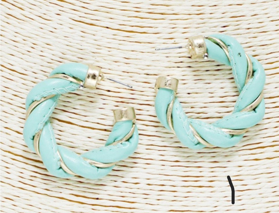 THE LUXE NK GLAM LUXURY JEWELRY COLLECTION - FAUX LEATHER TWISTED HOOPS - QER4004