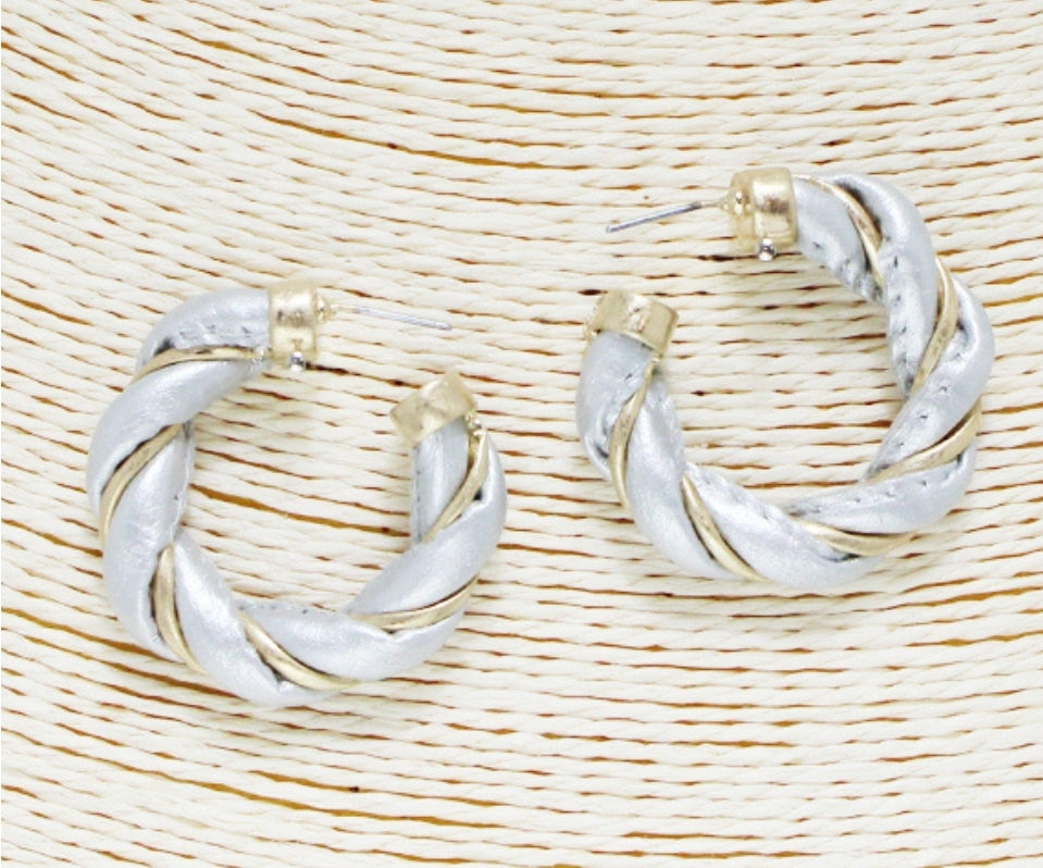 THE LUXE NK GLAM LUXURY JEWELRY COLLECTION - FAUX LEATHER TWISTED HOOPS - QER4004