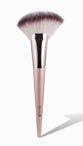 THE LUXE NK GLAM GIRL BEAUTY COLLECTION - HIGHLIGHT & CONTOUR BRUSH - TBPK27