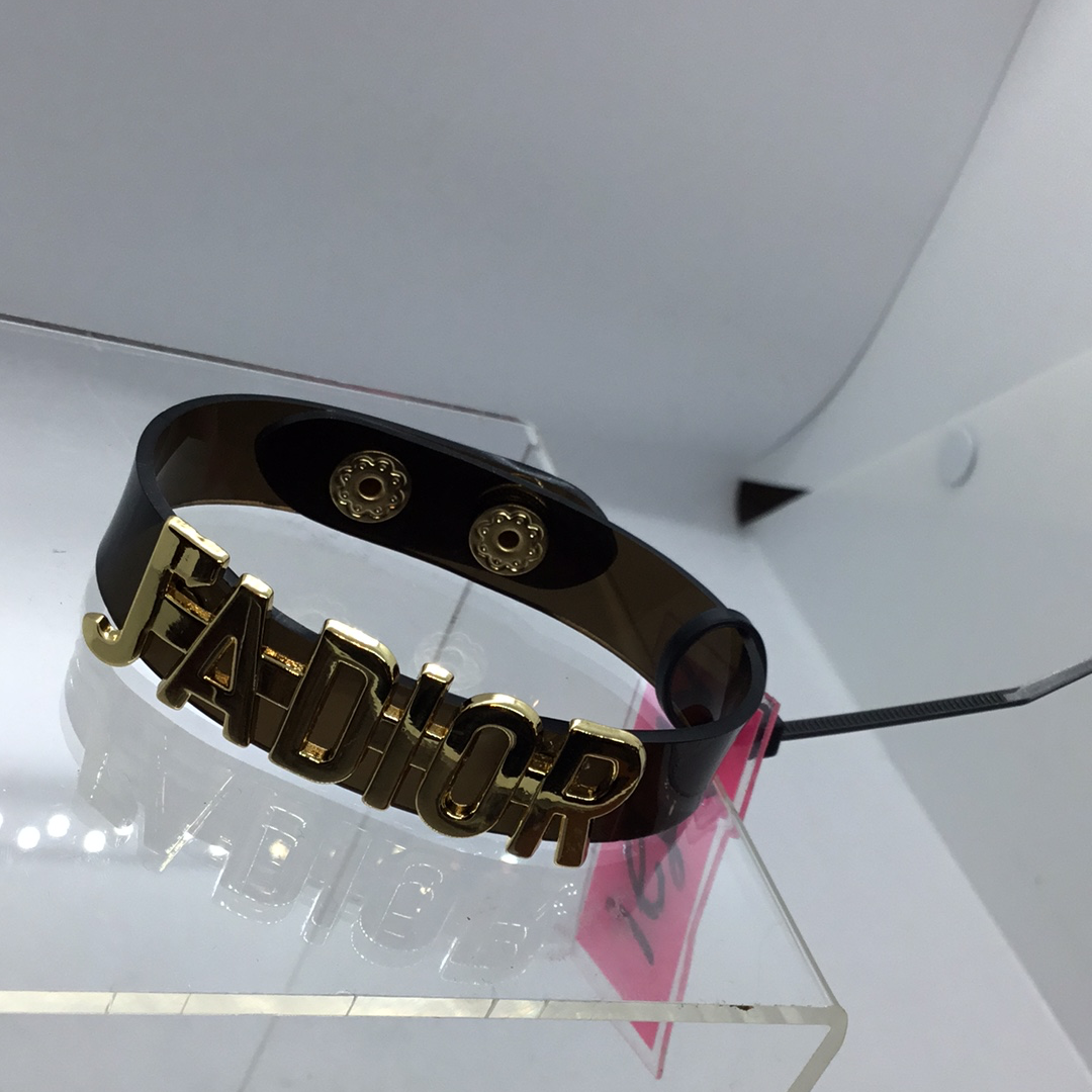 THE LUXE CLASSIC NK DIOR WRISTLET - NKJ21