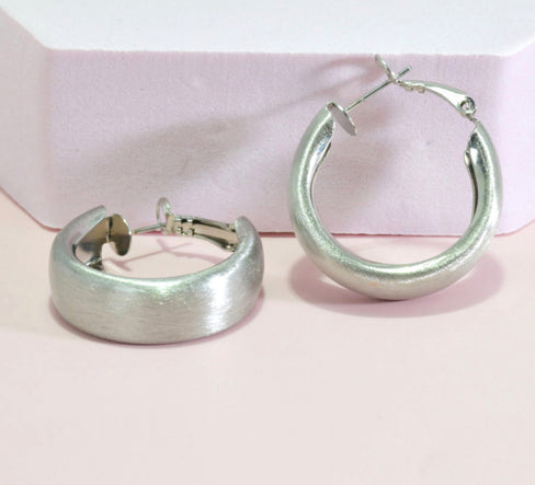 THE LUXE NK GLAM GIRL LUXURY JEWELRY COLLECTION - HEARTS ON FIRE HEART HOOP EARRINGS - VER5278