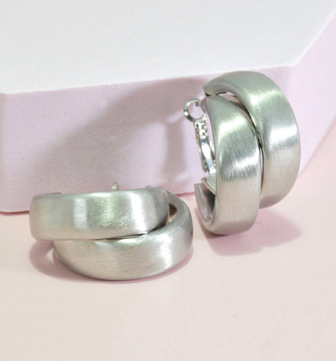 THE LUXE NK GLAM GIRL LUXURY JEWELRY COLLECTION - HEARTS ON FIRE HEART HOOP EARRINGS - VER5278