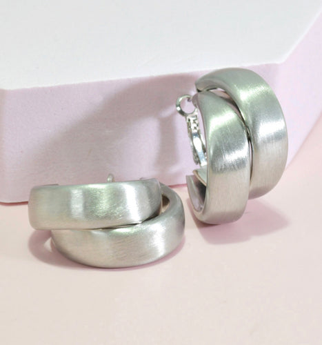 THE LUXE NK GLAM GIRL LUXURY JEWELRY COLLECTION - HEARTS ON FIRE HEART HOOP EARRINGS - VER5278