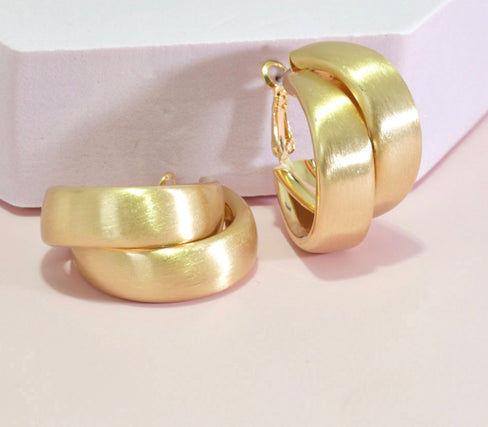 THE LUXE NK GLAM GIRL LUXURY JEWELRY COLLECTION - HEARTS ON FIRE HEART HOOP EARRINGS - VER5278